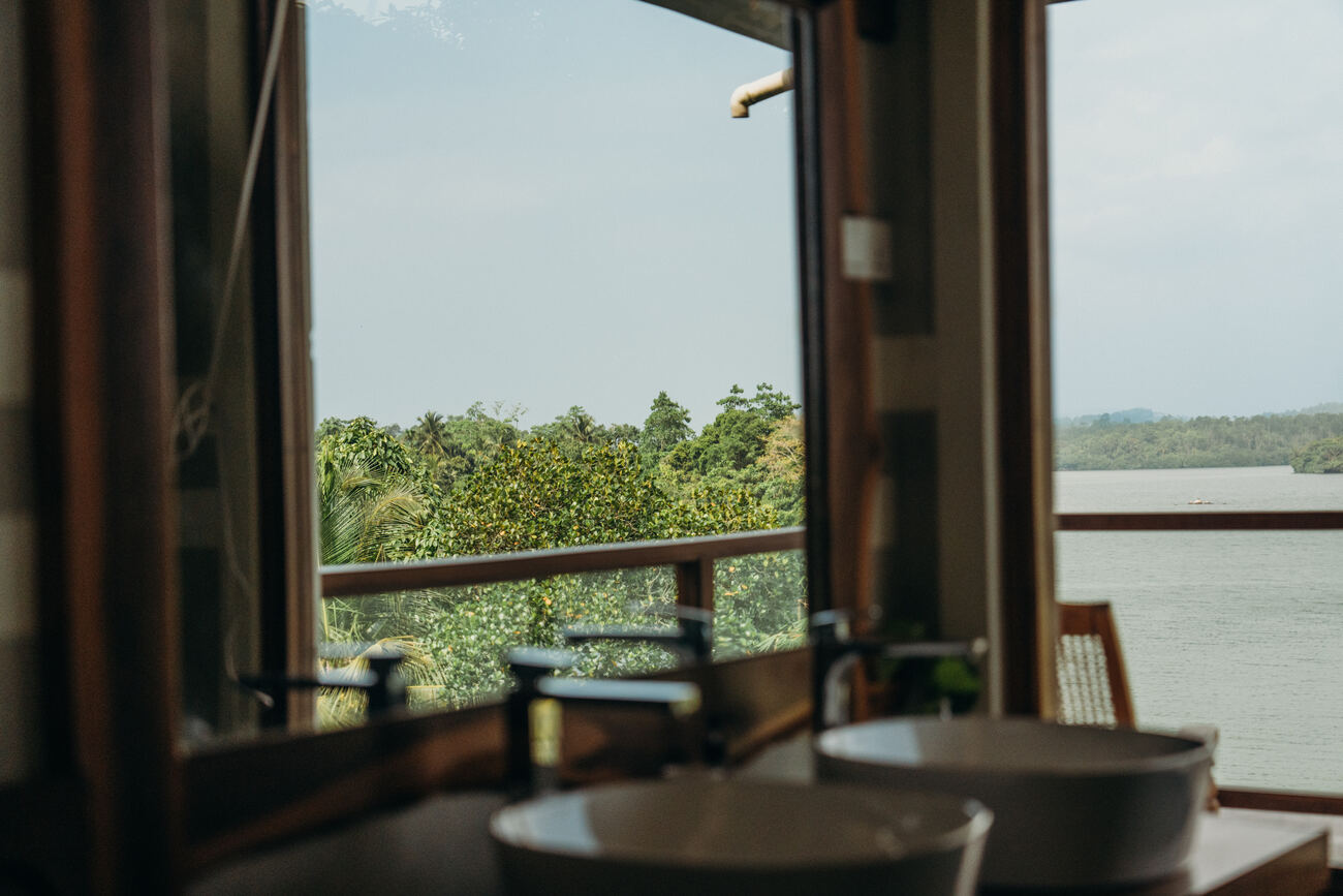 Shared room at the lake at Lanka Yoga